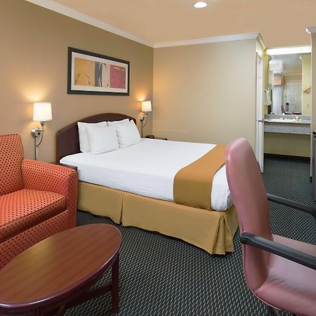 Days Inn By Wyndham Pinole Berkeley Ngoại thất bức ảnh