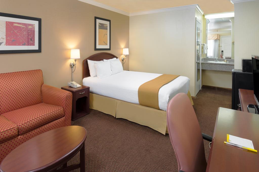 Days Inn By Wyndham Pinole Berkeley Phòng bức ảnh