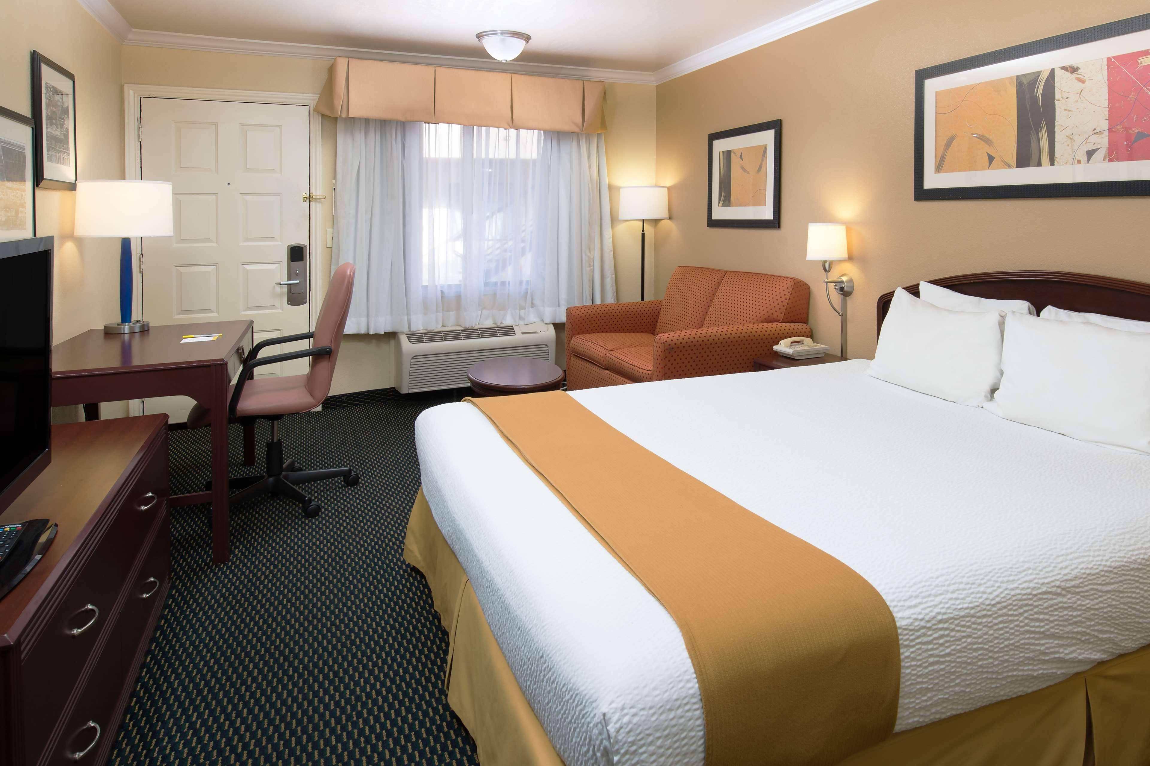 Days Inn By Wyndham Pinole Berkeley Ngoại thất bức ảnh