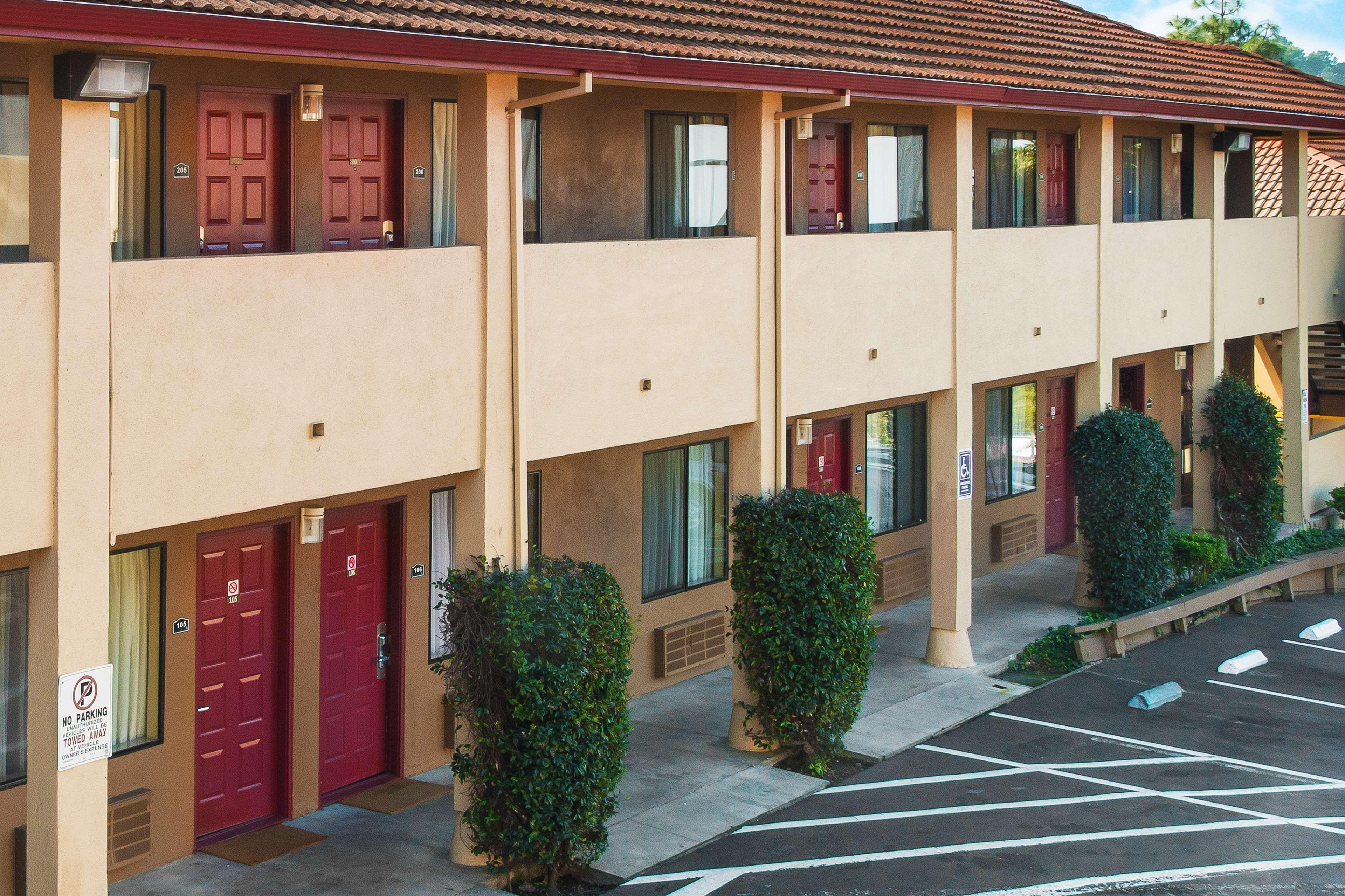 Days Inn By Wyndham Pinole Berkeley Ngoại thất bức ảnh