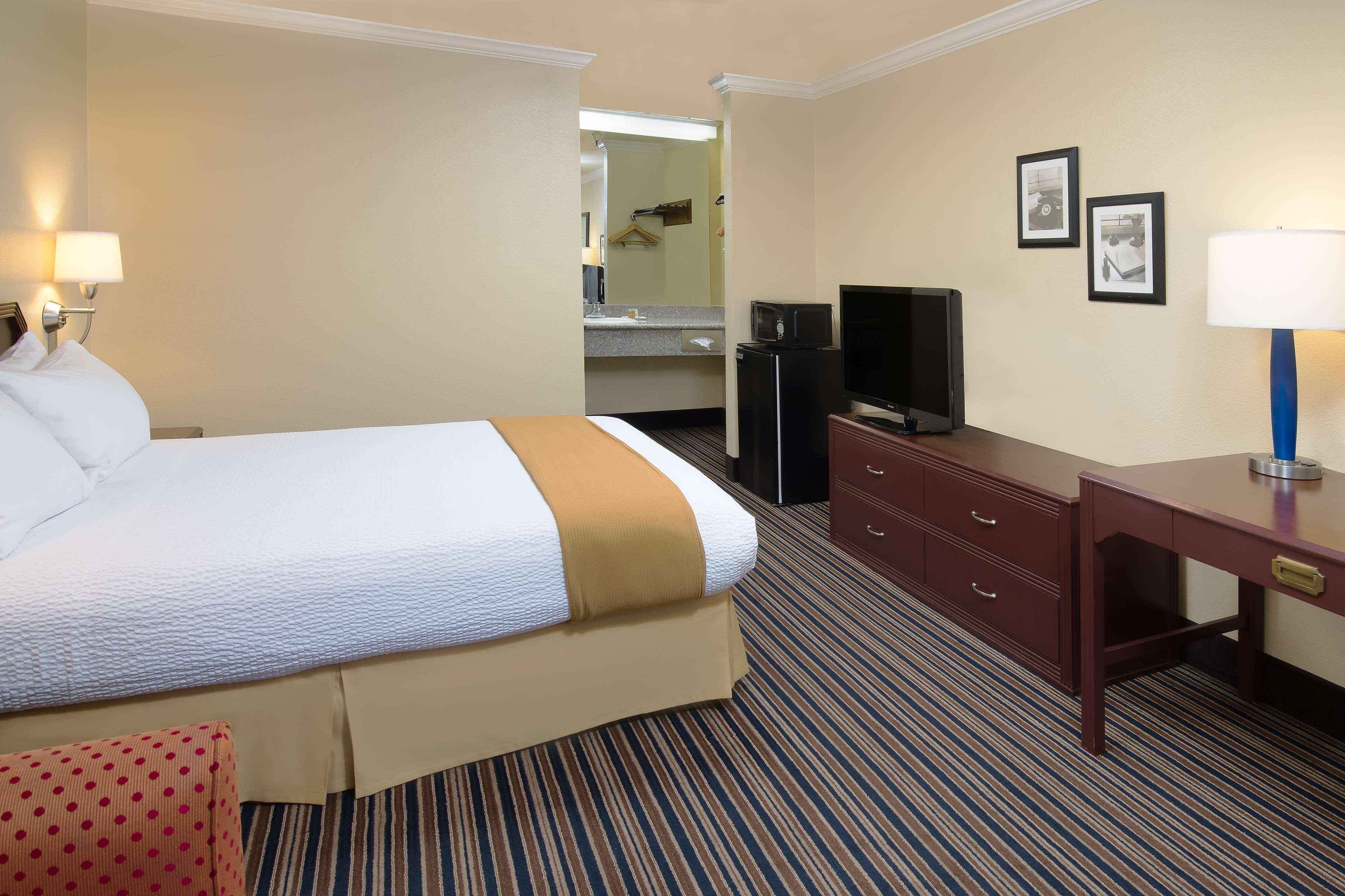 Days Inn By Wyndham Pinole Berkeley Ngoại thất bức ảnh