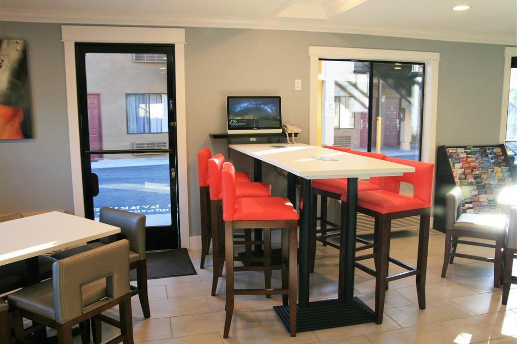 Days Inn By Wyndham Pinole Berkeley Ngoại thất bức ảnh