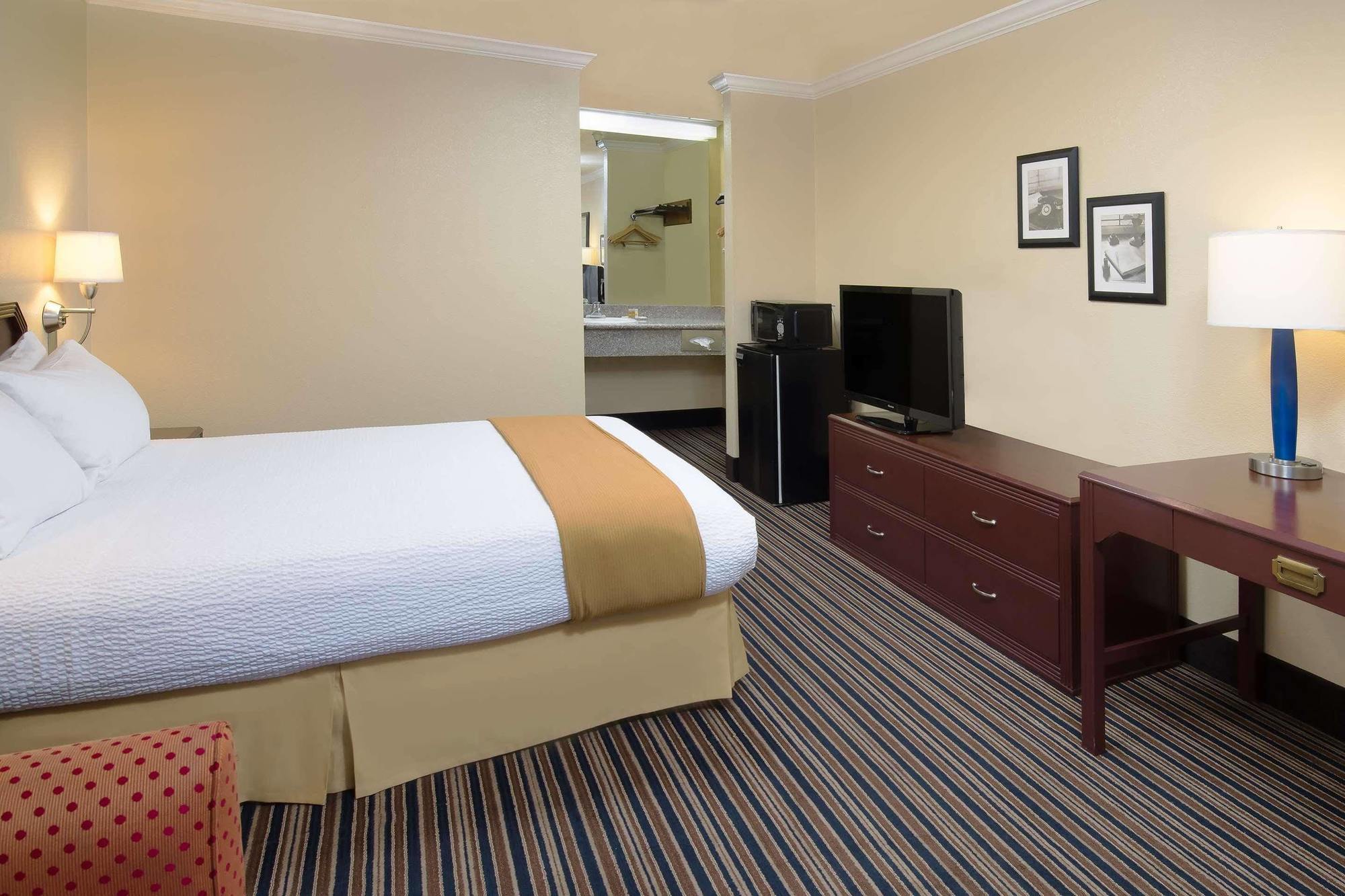 Days Inn By Wyndham Pinole Berkeley Ngoại thất bức ảnh