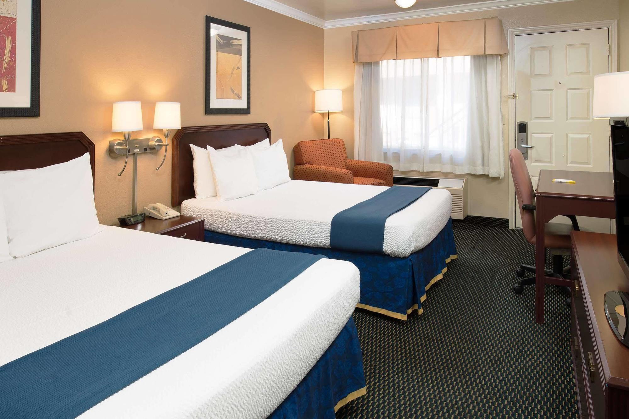 Days Inn By Wyndham Pinole Berkeley Ngoại thất bức ảnh